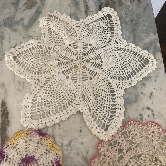 Lot of Vintage Handmade Crochet Doilies - Picture 2 of 6